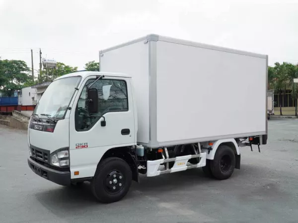 Dịch vụ thay Kính chắn gió xe tải Isuzu 1 tấn tận nơi